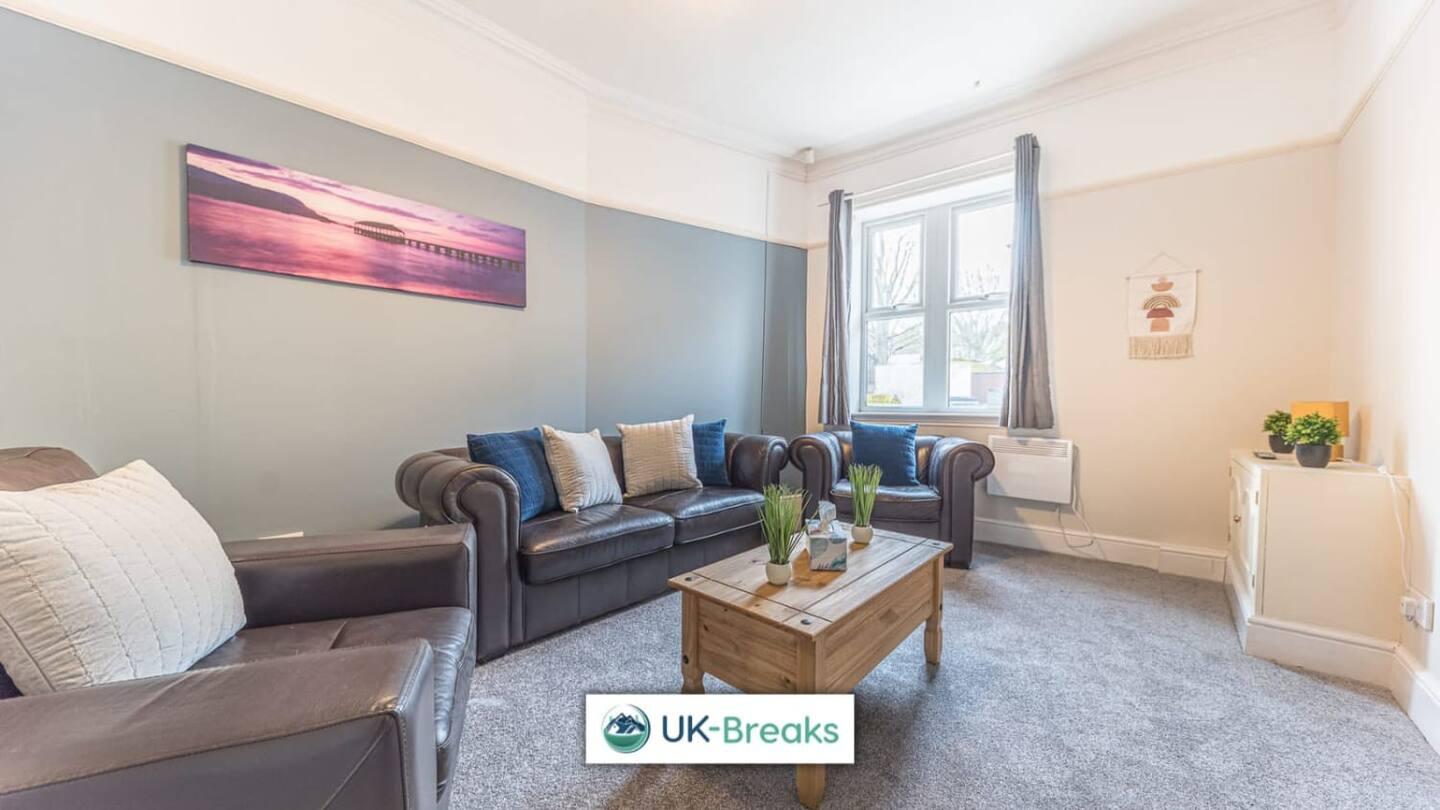 Large, Centrally Located, 5 Bedroom House Workington Exterior photo