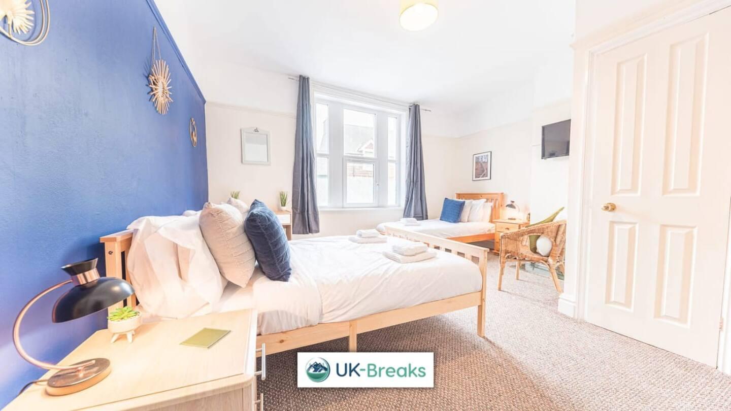 Large, Centrally Located, 5 Bedroom House Workington Exterior photo