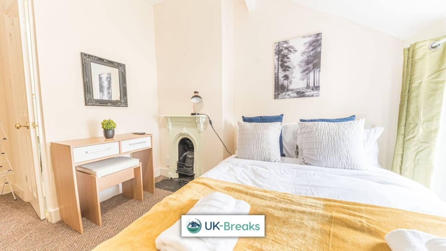 Large, Centrally Located, 5 Bedroom House Workington Exterior photo