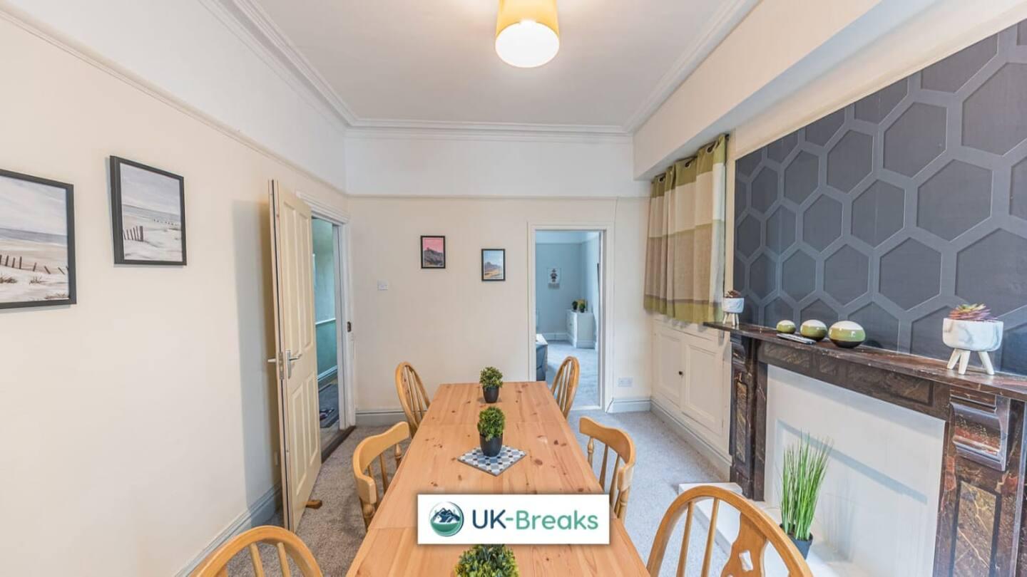 Large, Centrally Located, 5 Bedroom House Workington Exterior photo